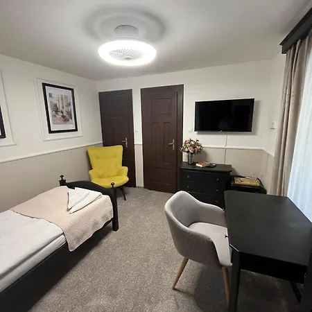 فندق Salamander - Garni 3*