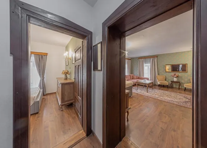 Salamander - Garni Отель