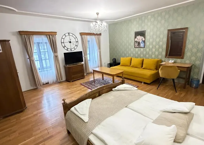 Salamander - Garni Банска-Штьявница